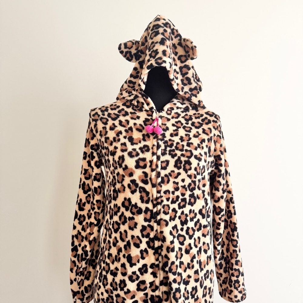 PJ Couture Cheetah Leopard Print Fleece Onesie Onepiece– Size M cosplay jumpsuit
